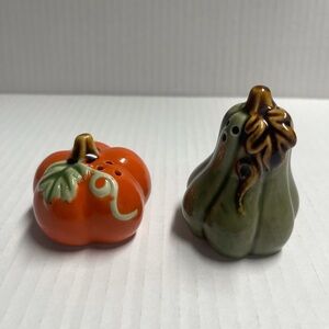 Cracker Barrel Orange Pumpkin and Olive Green Gourd Salt & Pepper Shakers -H2